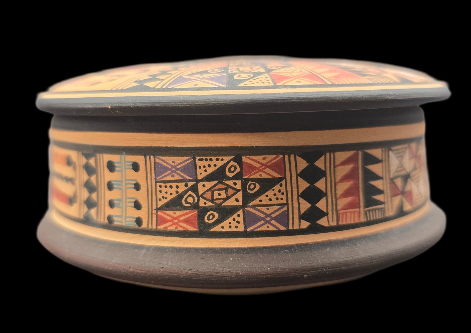 Vintage Handmade Peruvian Pre-Columbian Style Pottery Lidded Vessel: Very good vintage condition with minor wear according to age, please see pictures. No cracks or repairs. Measures approx. 4" wide x 2" high. Original Sticker.