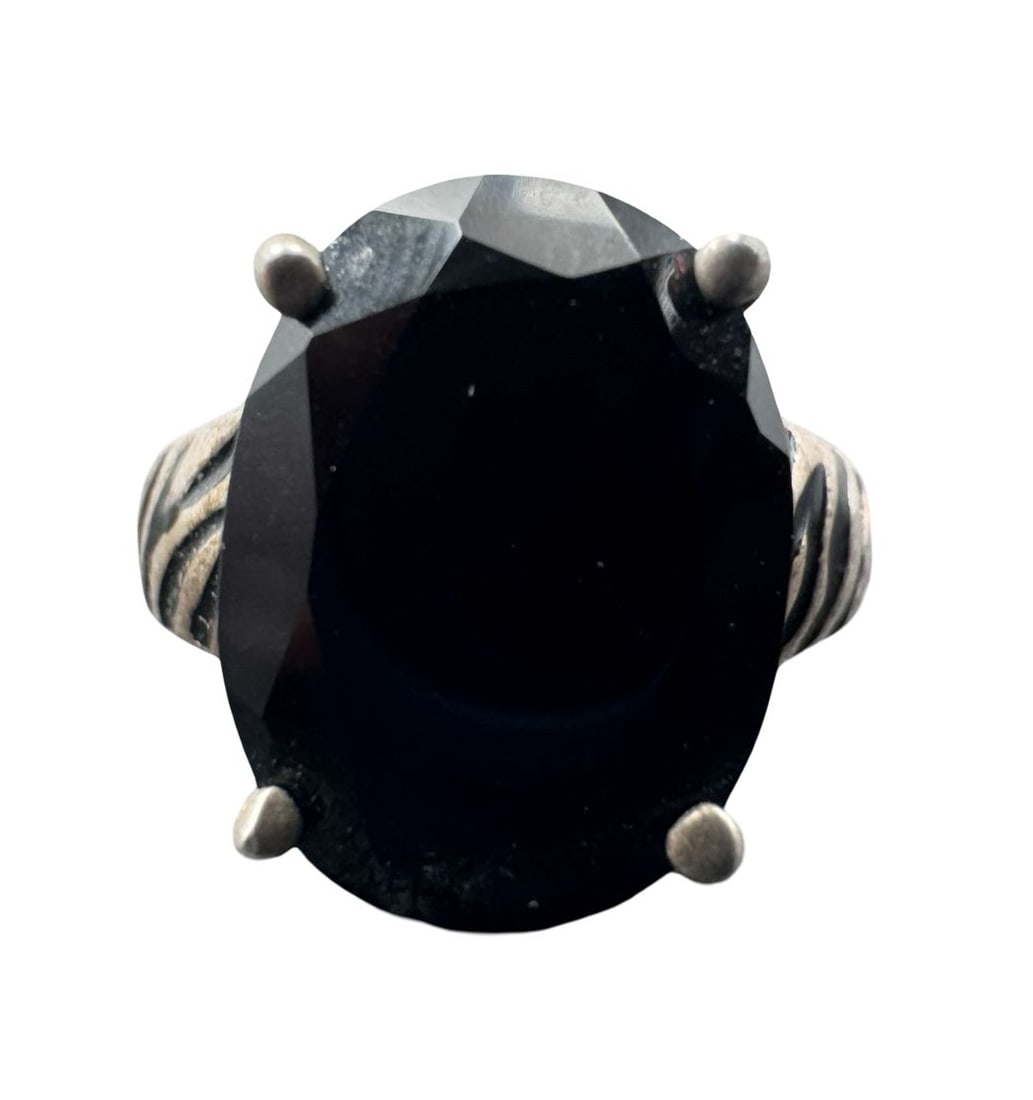 Gorgeous Vintage Sterling Silver & Black Onyx Ring: Good vintage condition w/ patina and wear according to age and use, see pictures. Measures approx. 1" long, 1" wide. Weighs approx. 6.23 grams. The ring is a size is 8.5. Marked for Sterling Silver.
