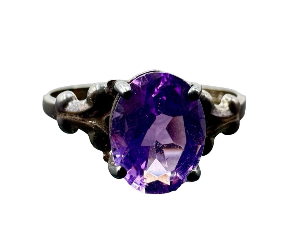 Beautiful Vintage Silver & Oval Amethyst Ring (1 of 5)