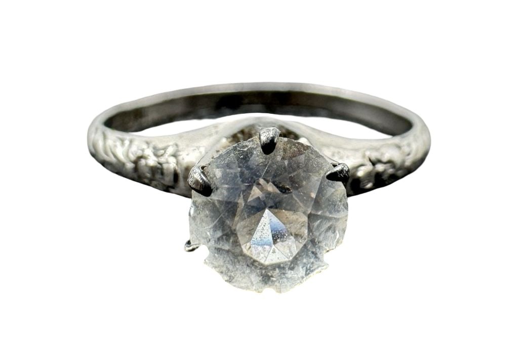 Beautiful Vintage Sterling Silver Ring w/ Fancy Cut Solitaire Stone (1 of 4)