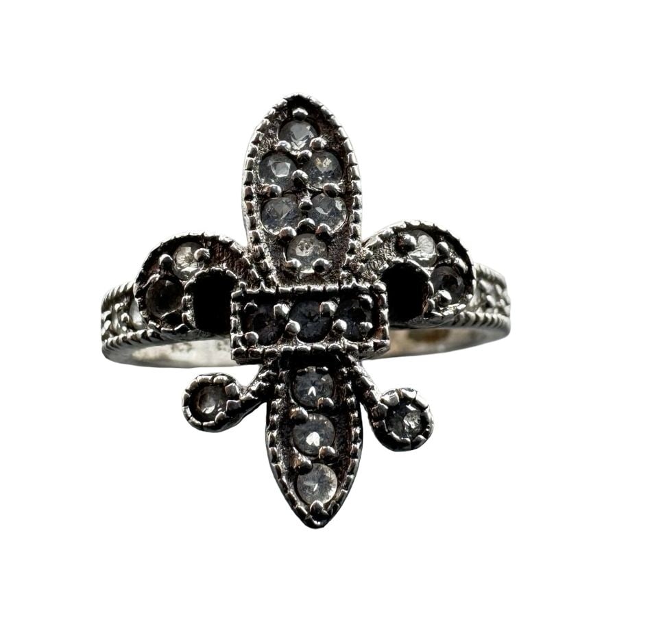 Gorgeous Vintage Sterling Silver & Gemstone Fleur de Lis Ring: Good vintage condition w/ patina and wear according to age and use, see pictures. Measures approx. 1" long, 1" wide. Weighs approx. 2.26 grams. The ring is a size is 4.25. Marked for Sterling Silver.