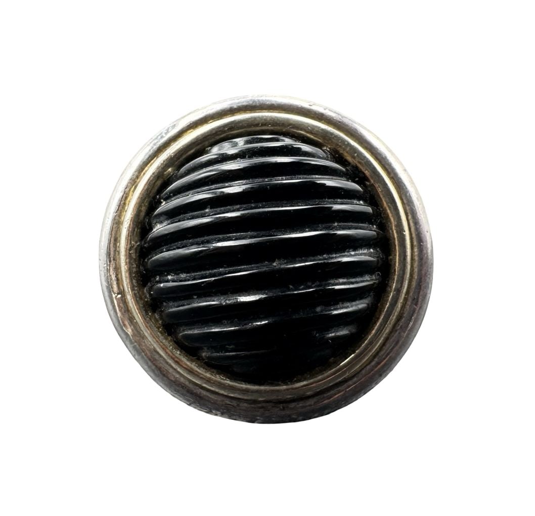 Beautiful & Heavy Vintage Sterling Silver & Ribbed Black Gemstone Ring: Good vintage condition w/ patina and wear according to age and use, see pictures. Measures approx. 1" long, 1" wide. Weighs approx. 15.09 grams. The ring is a size is 8.25. Marked for Sterling Silver.