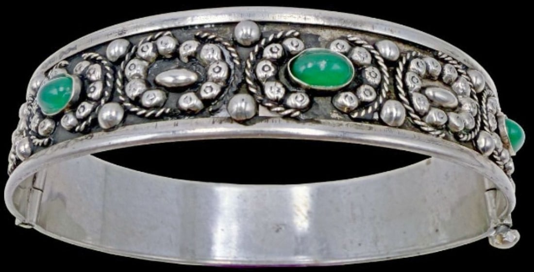 Amazing Ornate Vintage Sterling Silver w/ Green Gemstone Bangle Bracelet: Good vintage condition w/ patina and wear according to age and use, see pictures. Measures approx. 2 1/2" long and 1" wide and weighs ca. 23.1 grams. Tested for Sterling Silver.