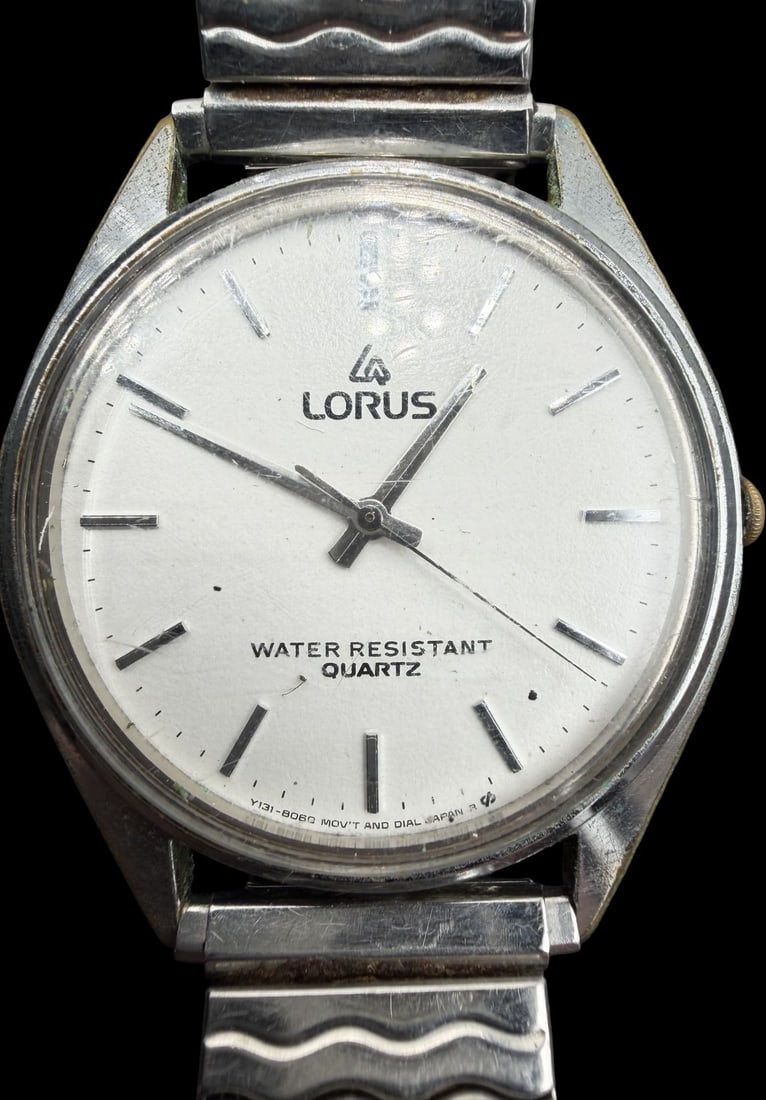 Gorgeous Vintage LORUS Stainless Steel Gold Tone Water Resistant w/ Stretchable Strap Quartz Watch (1 of 3)