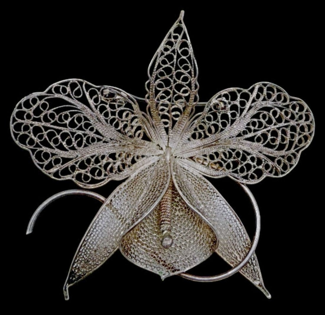 Gorgeous Ornate Vintage Sterling Silver Filigree Pin Brooch: Good vintage condition w/ patina and wear according to age and use, see pictures. Measures approx. 2 1/2" long and 2 1/2" wide and weighs ca. 7.4 grams. Tested for Sterling Silver.