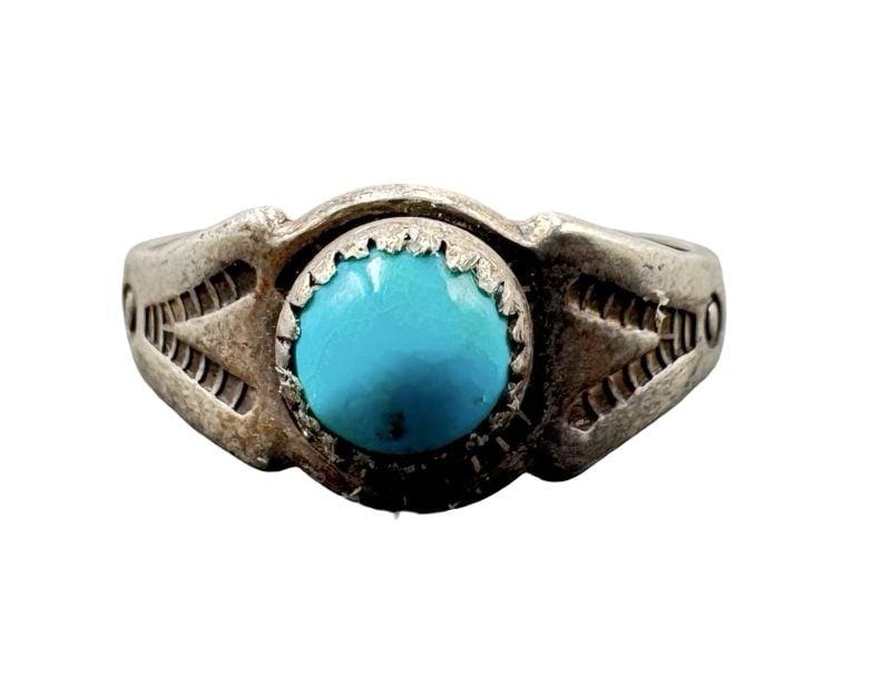 Beautiful Vintage Mid-Century Native American Navajo BELL TRADING CO. Sterling Silver & Turquoise: Good vintage condition w/ patina and wear according to age and use, see pictures. Measures approx. 1/2" long, 1/2" wide. Weighs approx. 3.5 grams. The ring is a size is 1.5. Marked for Sterling Silver