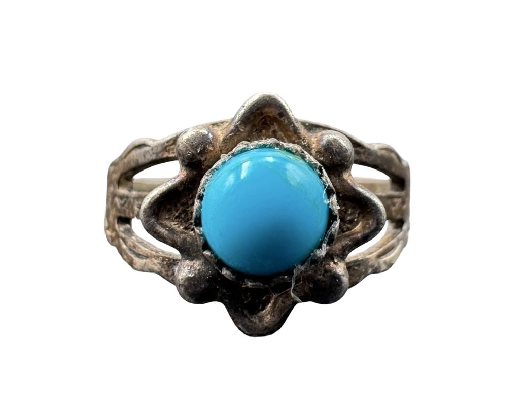 Beautiful Vintage Mid-Century Native American Navajo BELL TRADING CO. Sterling Silver & Turquoise: Good vintage condition w/ patina and wear according to age and use, see pictures. Measures approx. 1/2" long, 1/2" wide. Weighs approx. 1.78 grams. The ring is a size is 2.5. Tested for Sterling Silve