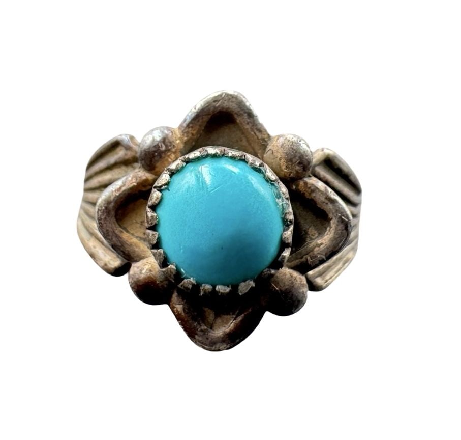 Beautiful Vintage Mid-Century Native American Navajo BELL TRADING CO. Sterling Silver & Turquoise: Good vintage condition w/ patina and wear according to age and use, see pictures. Measures approx. 1/2" long, 1/2" wide. Weighs approx. 1.96 grams. The ring is a size is 0.5. Tested for Sterling Silve