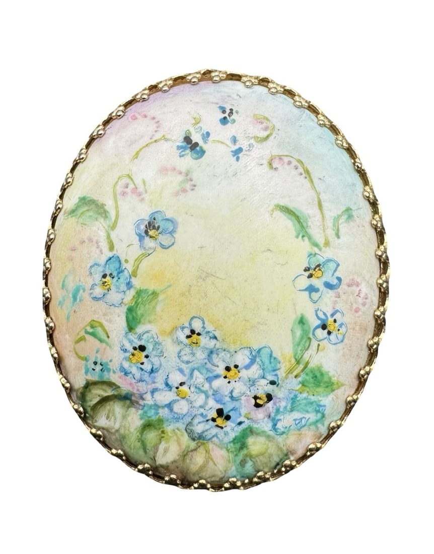 Beautiful Vintage Porcelain Brooch w/ Hand Painted Floral Design: Good vintage condition w/ patina and wear according to age and use, see pictures. Measures approx. 2" long, 1.5" wide. Weighs approx. 21.19 grams.