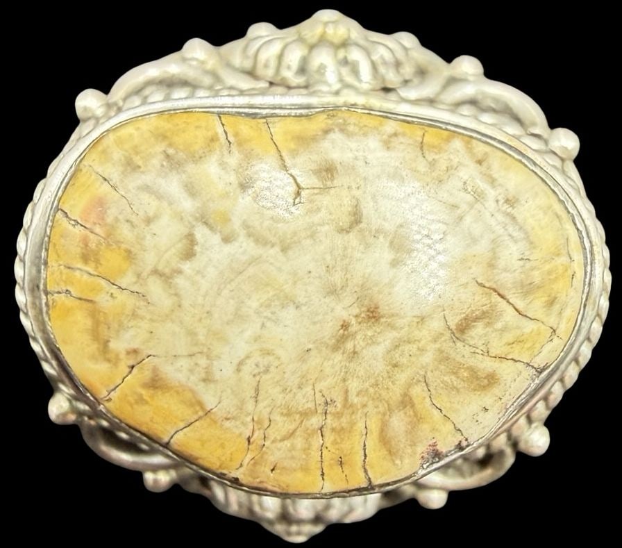 Gorgeous Ornate Vintage Gilt Sterling Silver w/ Yellow Gemstone Ring: Good vintage condition w/ patina and wear according to age and use, see pictures. Measures approx. 3/4" long and 1/2" wide and weighs ca. 7.9 grams. The Ring is Size 8. Marked Sterling Silver.