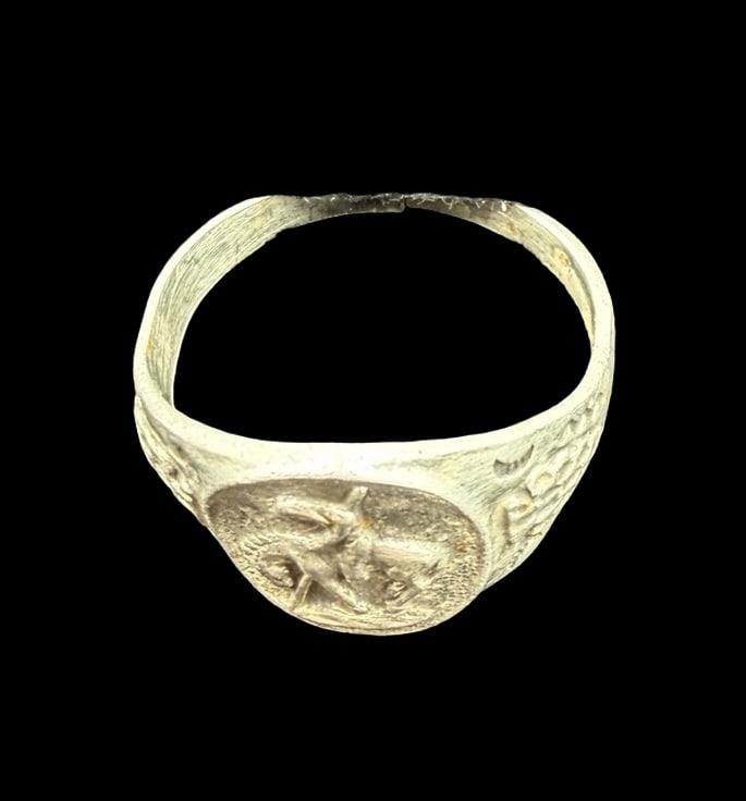 Beautiful Ornate Vintage Southwestern BELL TRADING POST Sterling Silver Ring: Good vintage condition w/ patina and wear according to age and use, see pictures. Measures approx. 1/2" long and 1/2" wide and weighs ca. 3.8 grams. The ring is a size 8. Marked Sterling Silver & BELL