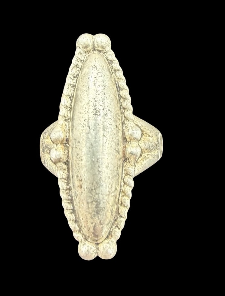 Beautiful Ornate Vintage Sterling Silver Ring: Good vintage condition w/ patina and wear according to age and use, see pictures. Measures approx. 1 1/4" long and 1/4" wide and weighs ca. 5.7 grams. The ring is a size 6 1/4. Tested for Sterling Sil