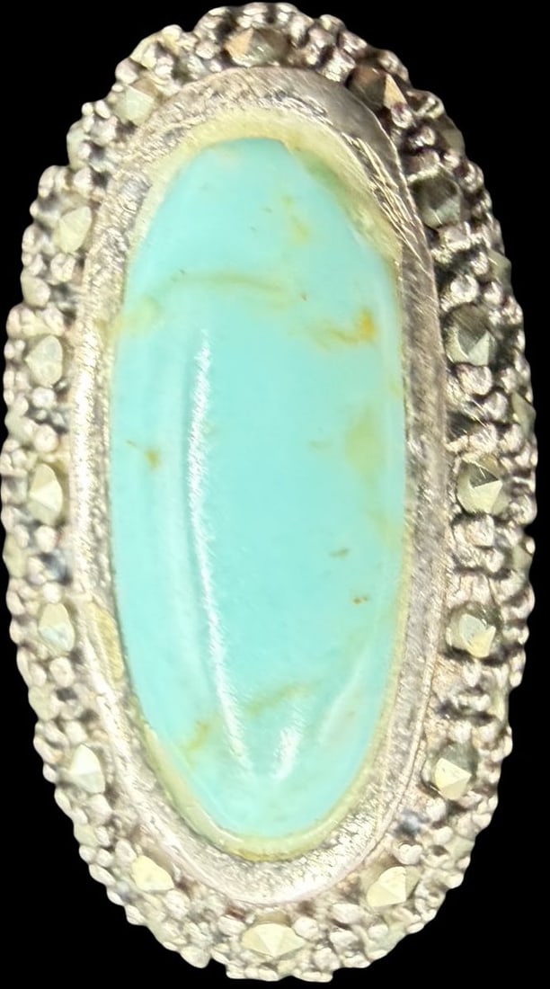 Stunning Ornate Vintage Gilt Sterling Silver w/ Turquoise Gemstone Ring: Good vintage condition w/ patina and wear according to age and use, see pictures. Measures approx. 1" long and 1/2" wide and weighs ca. 8.5 grams. The Ring is Size 6 1/4. Marked Sterling Silver.