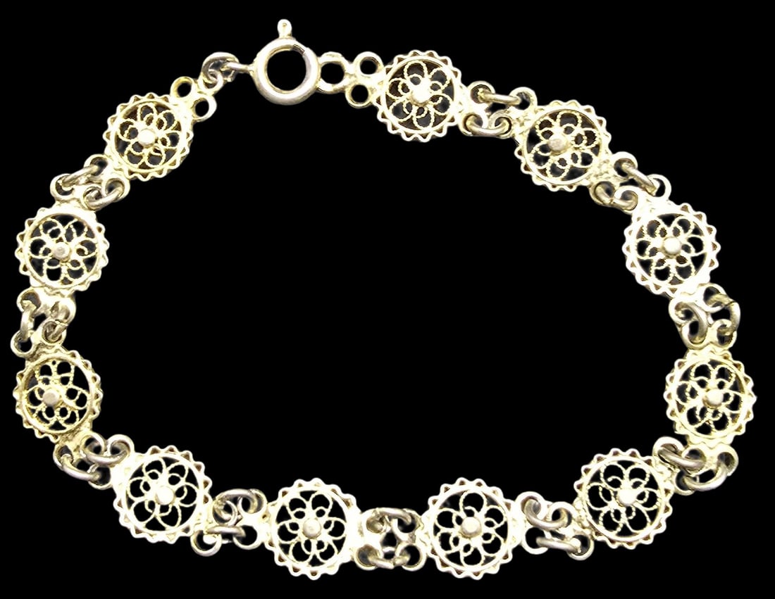 Stunning Ornate Vintage Sterling Silver Filigree Bracelet: Good vintage condition w/ patina and wear according to age and use, see pictures. Measures approx. 7 1/2" wide and weighs ca. 6.5 grams. Marked Sterling Silver