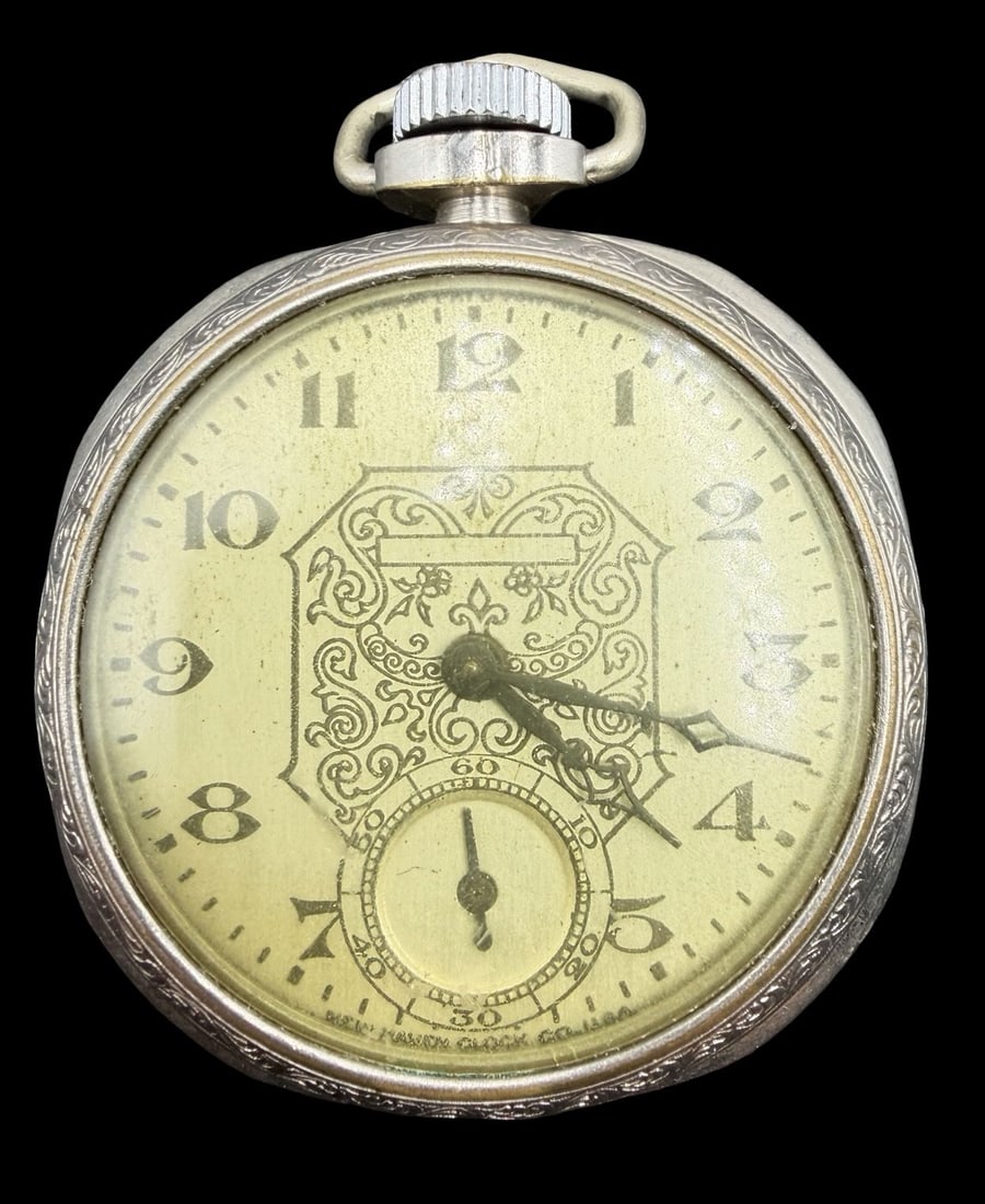 Ornate Vintage NEW HAVEN Silver-Tone Metal Pocket Watch: Good vintage condition w/ patina and wear according to age and use, see pictures. Dial measures approx. 1 1/2" long and 1 1/2" wide and weighs ca. 61.1 grams. The timepiece is currently not working. M