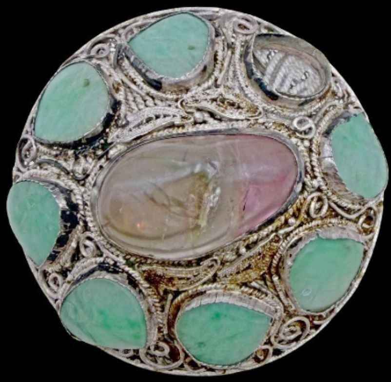 Gorgeous Ornate Vintage Gilt Sterling Silver Filigree w/ Gemstones Pin Brooch: Good vintage condition w/ minor patina according to age. Measures approx. 1 1/2" long and 1 1/2" wide and weighs ca. 15 grams. Marked Sterling Silver. Missing one Gemstone.