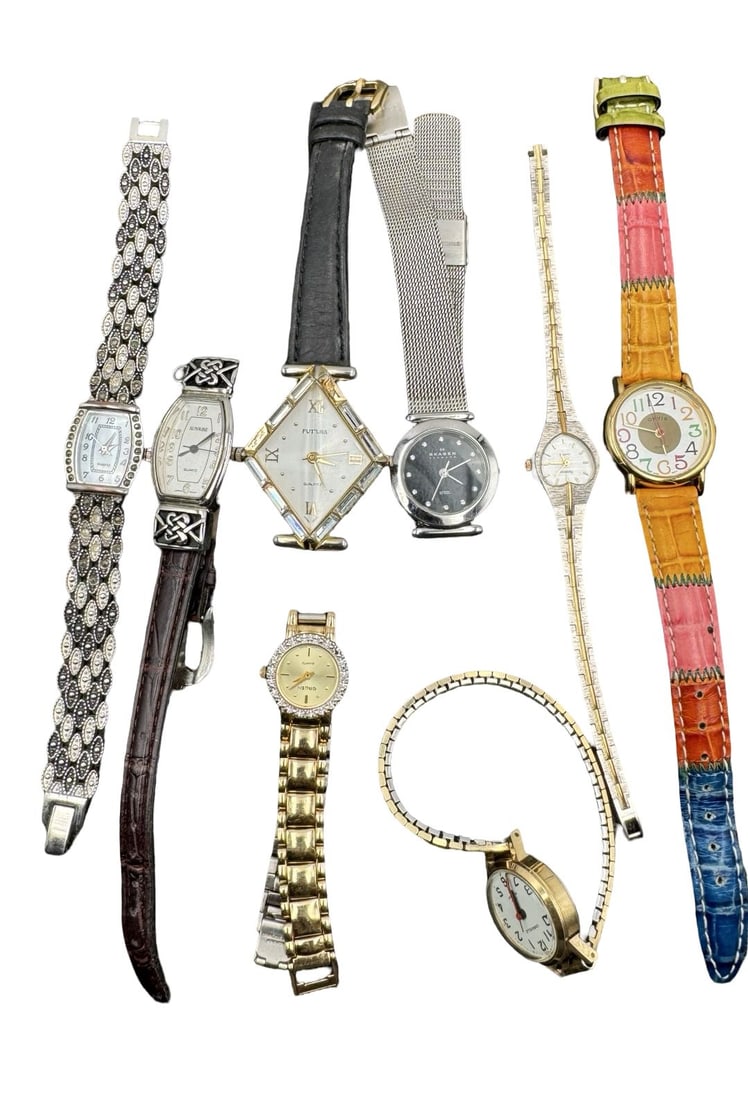 Lot of Vintage Wristwatches w/ Metal & Leather Bands: Good vintage condition w/ patina and wear according to age and use, see pictures. Untested.
