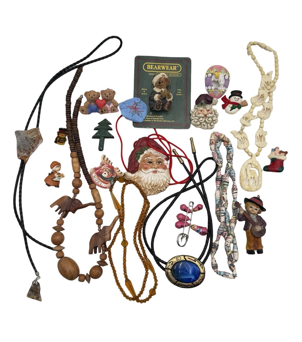 Lot of Vintage Costume Jewelry Parts & Beads for Jewelry Making: Good vintage condition w/ patina and wear according to age and use, see pictures.