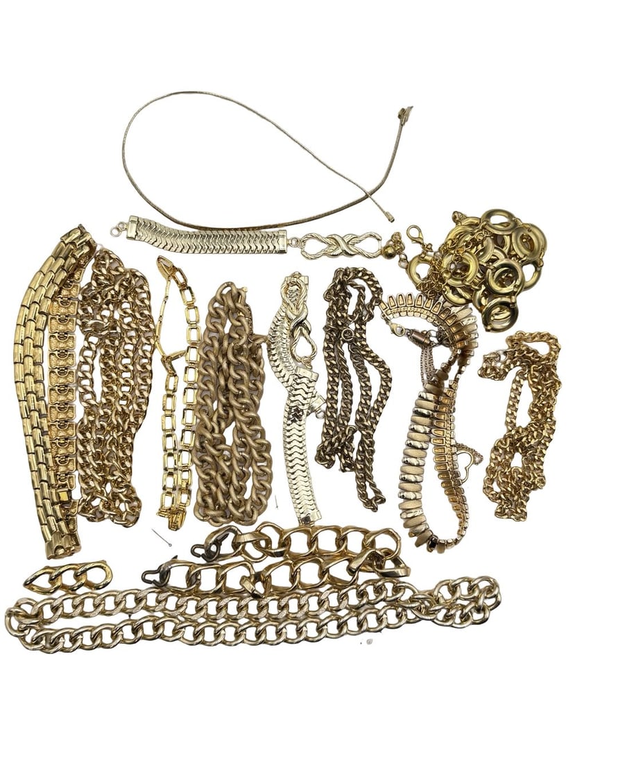 Lot of Vintage Costume Jewelry Chains w/ Gold-Tone Finish (1 of 4)