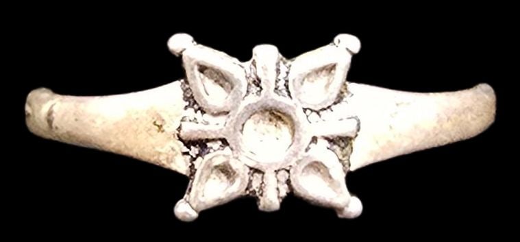 Vintage Mid-Century 1960s Native American BELL Trading Post Sterling Silver & Gemstone Ring: Good vintage condition w/ patina and wear according to age and use, see pictures. The ring is a size 6.5 and weighs ca. 1 gram. Marked Sterling Silver & Designer.