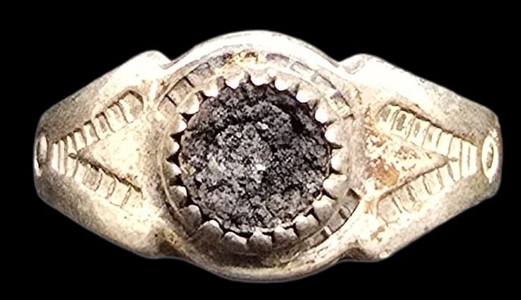 Vintage Mid-Century 1960s Native American BELL Trading Post Sterling Silver & Gemstone Ring: Good vintage condition w/ patina and wear according to age and use, see pictures. The ring is a size 3 and weighs ca. 1.5 grams. Marked Sterling Silver & Designer.