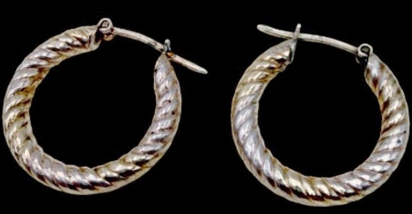 Gorgeous Ornate Vintage Gilt Sterling Silver Loop Earrings: Good vintage condition w/ patina and wear according to age and use, see pictures. Measures approx. 3/4" long and 3/4" wide and weighs ca. 4 grams. Marked Sterling Silver