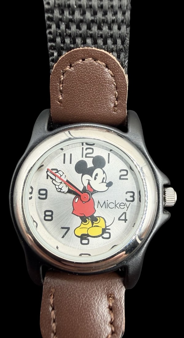 Amazing Vintage DISNEY Stainless Steel & Micky Mouse Picture Dial Watch w/ Box: Good vintage condition w/ patina and wear according to age and use, see pictures. Dial measures approx. 3/4" long and 3/4" wide and weighs ca. 20.1 grams. Marked for DISNEY. The timepiece requires bat