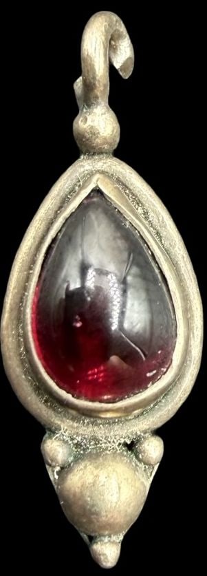 Gorgeous Ornate Vintage Gilt Sterling Silver & Red Gemstone Pendant: Good vintage condition w/ patina and wear according to age and use, see pictures. Measures approx. 3/4" long and 1/4" wide and weighs ca. 1.6 grams. Marked Sterling Silver