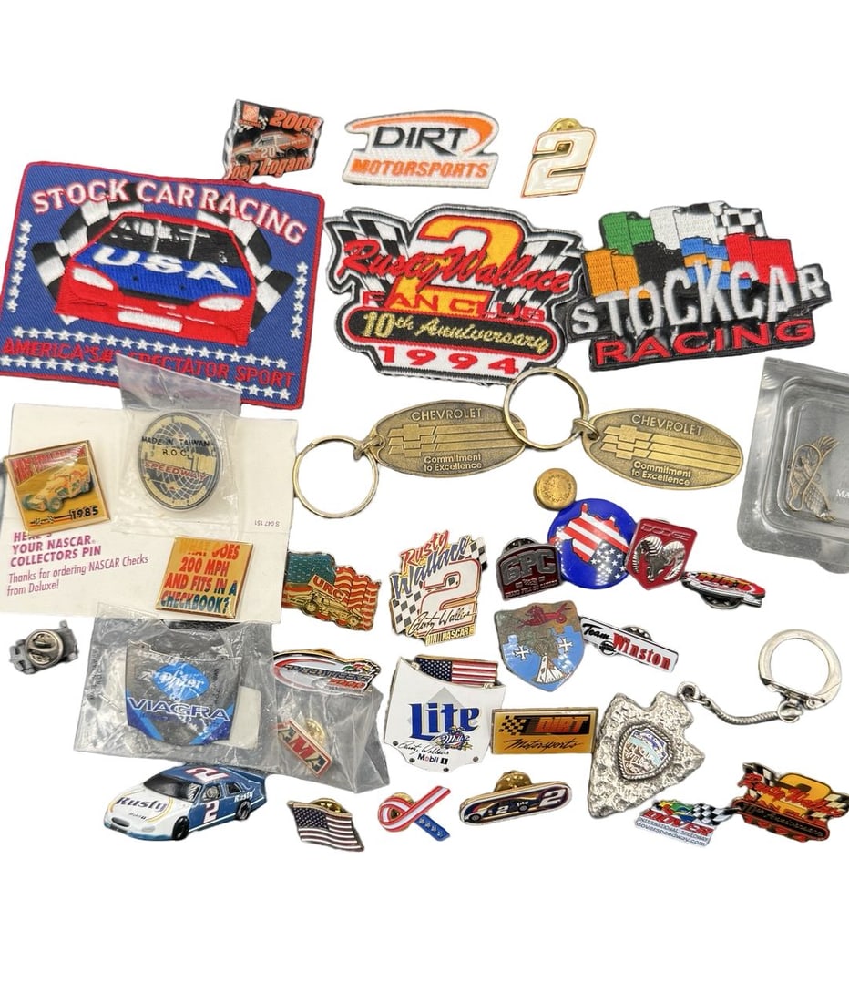 Lot of Vintage NASCAR Racing Memorabilia Pins, Keychains, & Magnets (1 of 5)