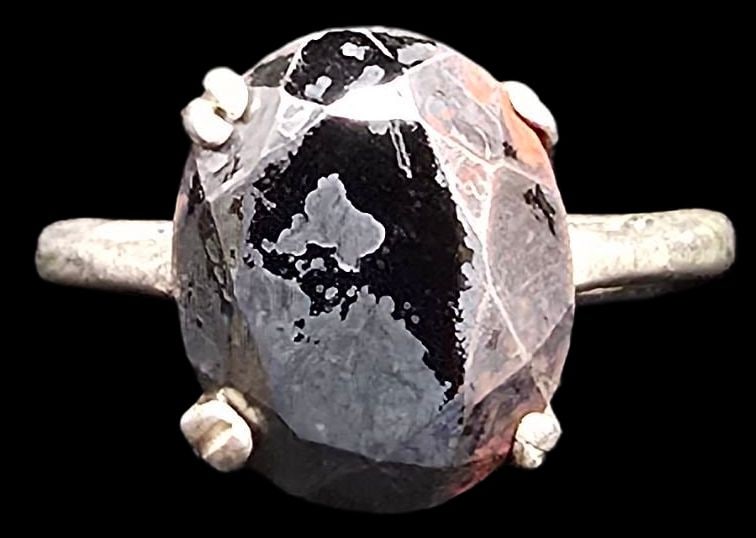 Vintage Mid-Century Native American Sterling Silver & Gemstone Ring: Good vintage condition w/ patina and wear according to age and use, see pictures. The ring is a size 4 and weighs ca. 2.5 grams. Marked Sterling Silver.
