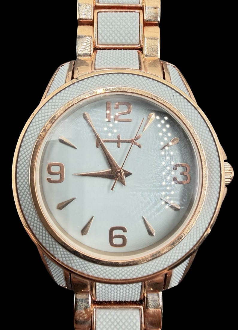 Stylish Vintage WILDLIFE By HEIDI KLUM Stainless Steel Watch w/ Box: Good vintage condition w/ patina and wear according to age and use, see pictures. Dial measures approx. 1 1/4" long and 1 1/4" wide and weighs ca.100.2 grams. Marked for HEIDI KLUM. The timepiece requ