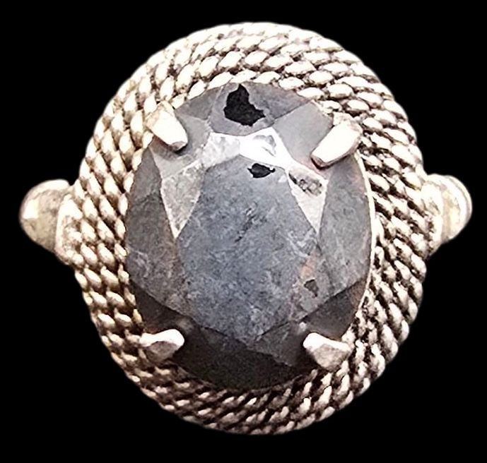 Vintage Mid-Century Southwestern Sterling Silver & Black Gemstone Ring: Good vintage condition w/ patina and wear according to age and use, see pictures. The ring is a size 4.5 and weighs ca. 3.5 grams. Marked Sterling Silver.