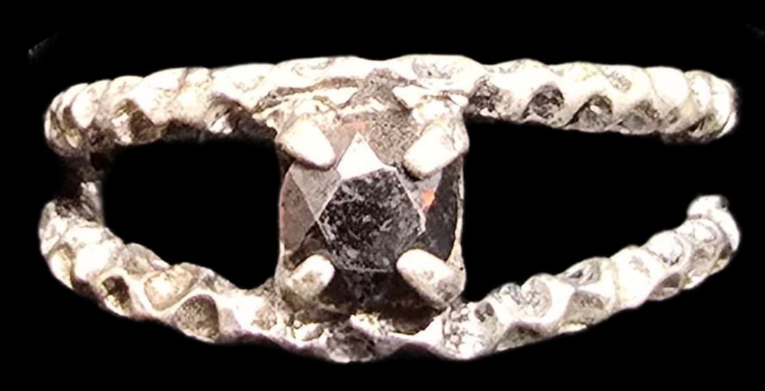 Vintage Mid-Century Southwestern Sterling Silver & Gemstone Designer Ring: Good vintage condition w/ patina and wear according to age and use, see pictures. The ring is a size 8.5 and weighs ca. 3 grams. Marked Sterling Silver.