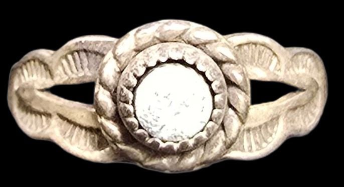 Vintage Mid-Century 1960s Native American BELL Trading Post Sterling Silver & Gemstone Ring: Good vintage condition w/ patina and wear according to age and use, see pictures. The ring is a size 3 and weighs ca. 1 grams. Marked Sterling Silver & Designer.