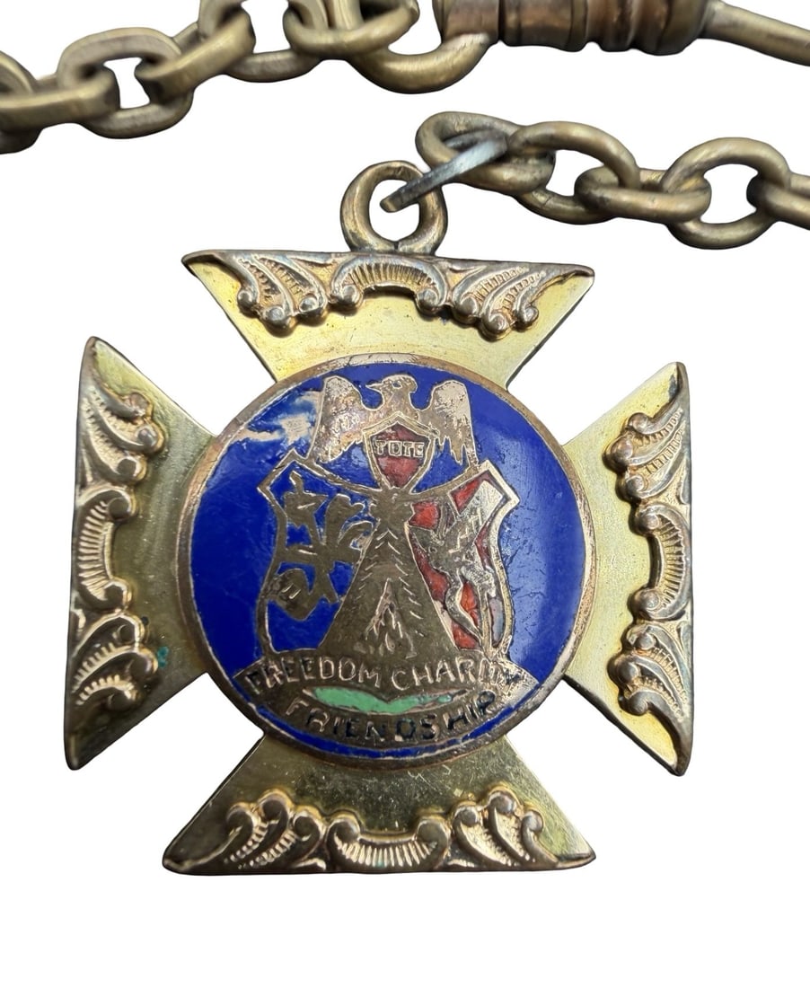 Stunning Ornate Vintage Gold Filled Pocket Watch Chain & Masonic Blue Enamel Pendant: Very good vintage condition with minor patina according to age. Measures approx. 13 1/2" long and 1" wide and 1/4" high and weighs ca. 20.6 grams. Marked for Gold Filled.