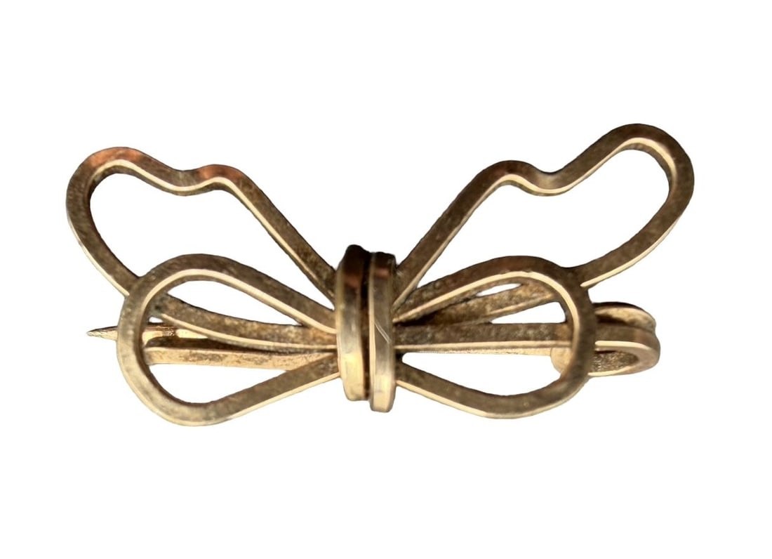Beautiful Ornate Antique Gold Filled Bow Brooch: Very good vintage condition with minor patina according to age. Measures approx. 1" long and 1/2" wide and weighs ca. 1 grams.