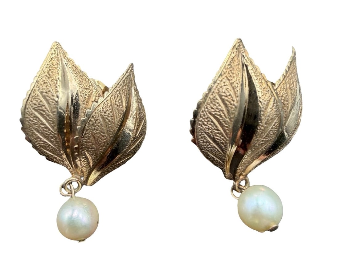Gorgeous Ornate Vintage Gold Filled Leaves & White Pearl Earrings: Very good vintage condition with minor patina according to age. Measures approx. 1" long and 3/4" wide and weighs ca. 4.6 grams. Marked for Gold Filled.