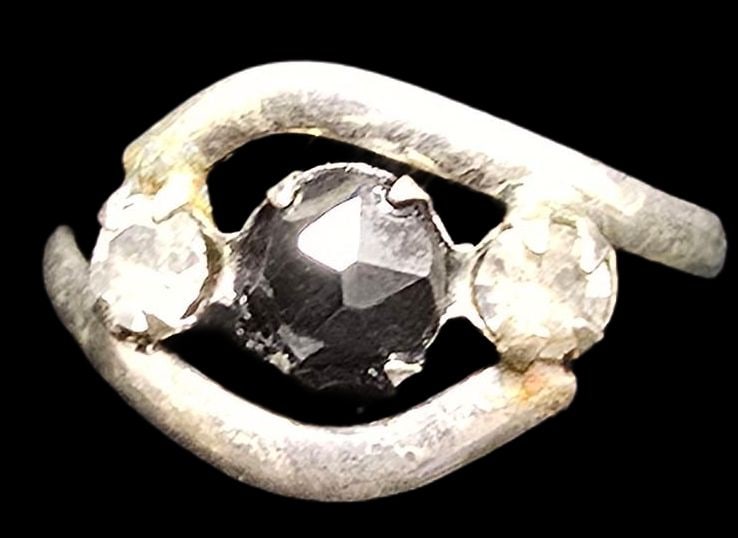 Vintage Mid-Century Sterling Silver & Black Gemstone Designer Ring: Good vintage condition w/ patina and wear according to age and use, see pictures. The ring is a size 2.5 and weighs ca. 0.5 grams. Tested for Sterling Silver.