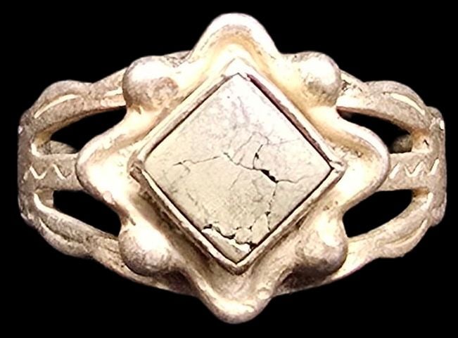 Mid-Century Southwestern Native American PACIFIC JEWELRY COMPANY Sterling Silver & Gemstone Ring: Good vintage condition w/ minor patina according to age. Small chip on the stone. The ring is a size 3 and weighs ca. 1.5 grams. Marked Sterling Silver & Designer.