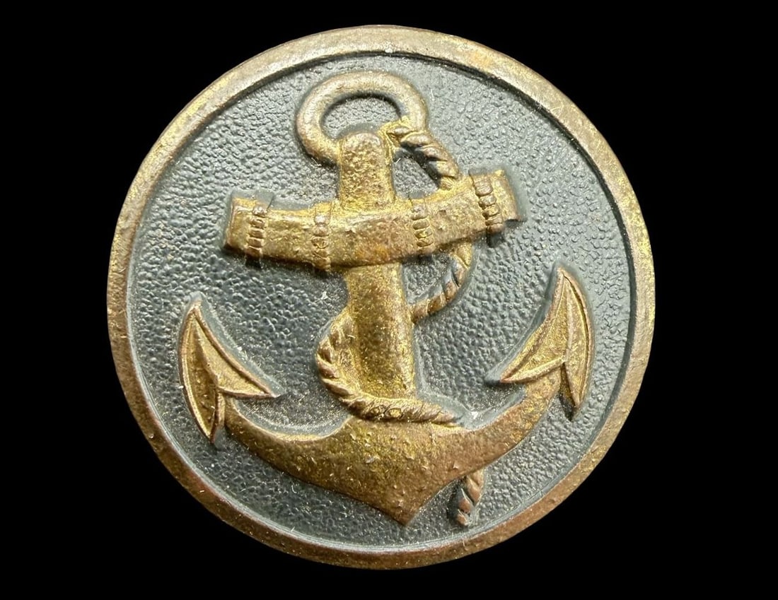 Beautiful Antique Gold Plated Navy Pin Brooch: Good vintage condition w/ patina and wear according to age and use, see pictures. Measures approx. 1 1/4" long and 1 1/4" wide and weighs ca. 11.5 grams.