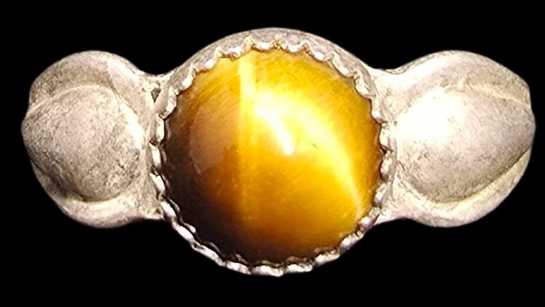 Mid-Century Southwestern Native American PACIFIC JEWELRY COMPANY Sterling Silver & Gemstone Ring: Good vintage condition w/ patina and wear according to age and use, see pictures. The ring is a size 4.5 and weighs ca. 1.5 grams. Marked Sterling Silver & Designer.