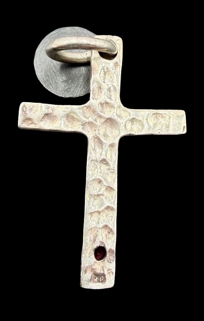 Beautiful Ornate Vintage Artisan Sterling Silver Hammered Cross Pink Gemstone Pendant.: Good vintage condition w/ patina and wear according to age and use, see pictures. Pendant measures approx. 1 1/2" long and 1" wide and weighs ca. 7.2 grams. Tested for Sterling Silver. Marked