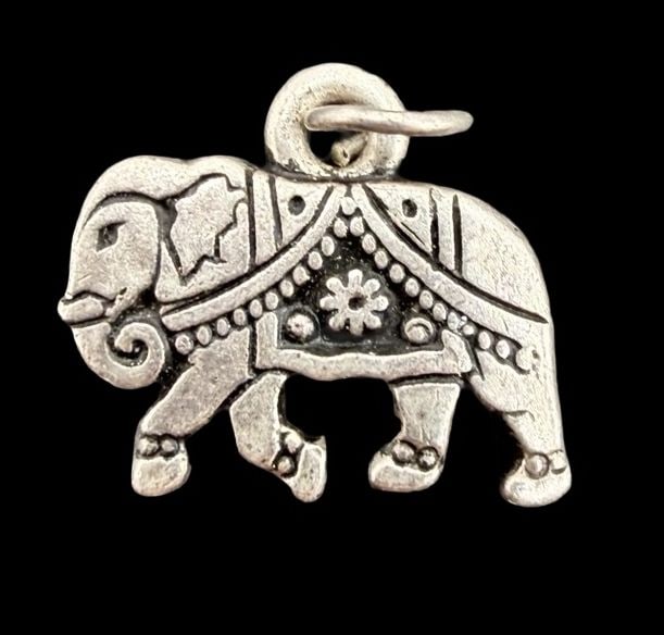 Amazing Ornate Vintage Sterling Silver Elephant Pendant (1 of 2)