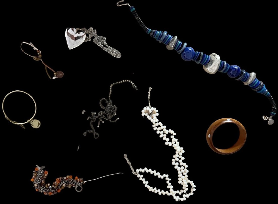 Amazing Mixed Vintage Jewelry Lot: Good vintage condition w/ patina and wear according to age and use, see pictures. Measures approx. 12 oz