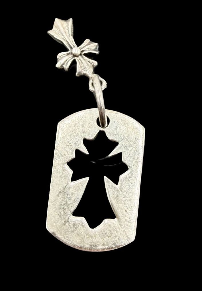Beautiful Ornate Vintage Sterling Silver Cross Pendant: Good vintage condition w/ patina and wear according to age and use, see pictures. Pendant measures approx. 1" long and 3/4" wide and weighs ca. 4.8 grams. Tested for Sterling Silver