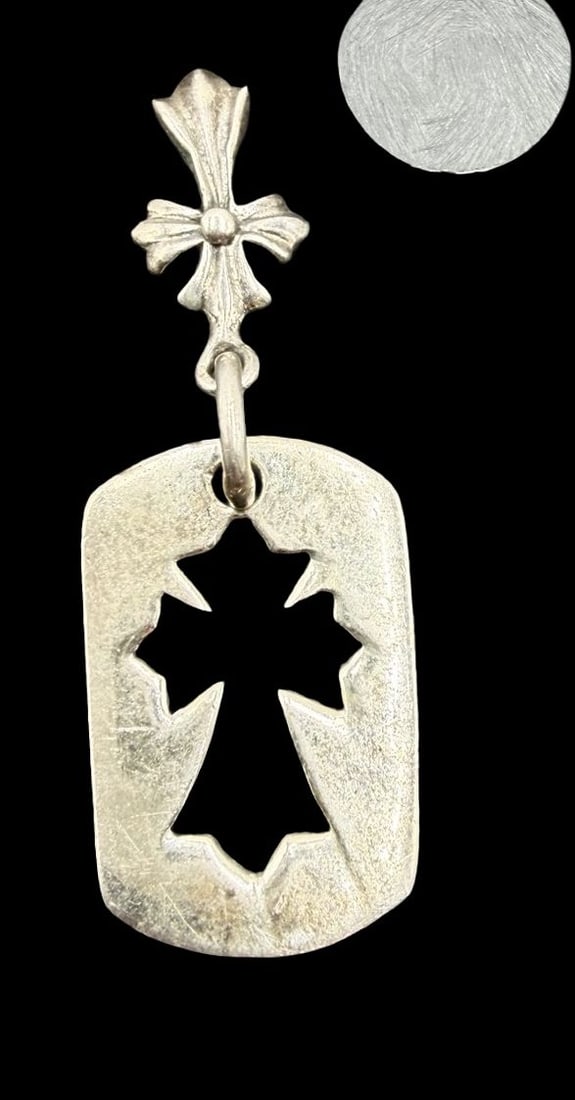 Beautiful Ornate Vintage Sterling Silver Cross Pendant: Good vintage condition w/ patina and wear according to age and use, see pictures. Pendant measures approx. 1 1/2" long and 3/4" wide and weighs ca. 4.6 grams. Tested for Sterling Silver