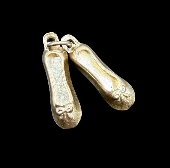 Beautiful Ornate Vintage Gilt Sterling Silver Ballet SHOE Pendant: Good vintage condition w/ patina and wear according to age and use, see pictures. Pendant measures approx. 3/4" long and 1/2" wide and weighs ca. 1 grams. Tested for Sterling Silver