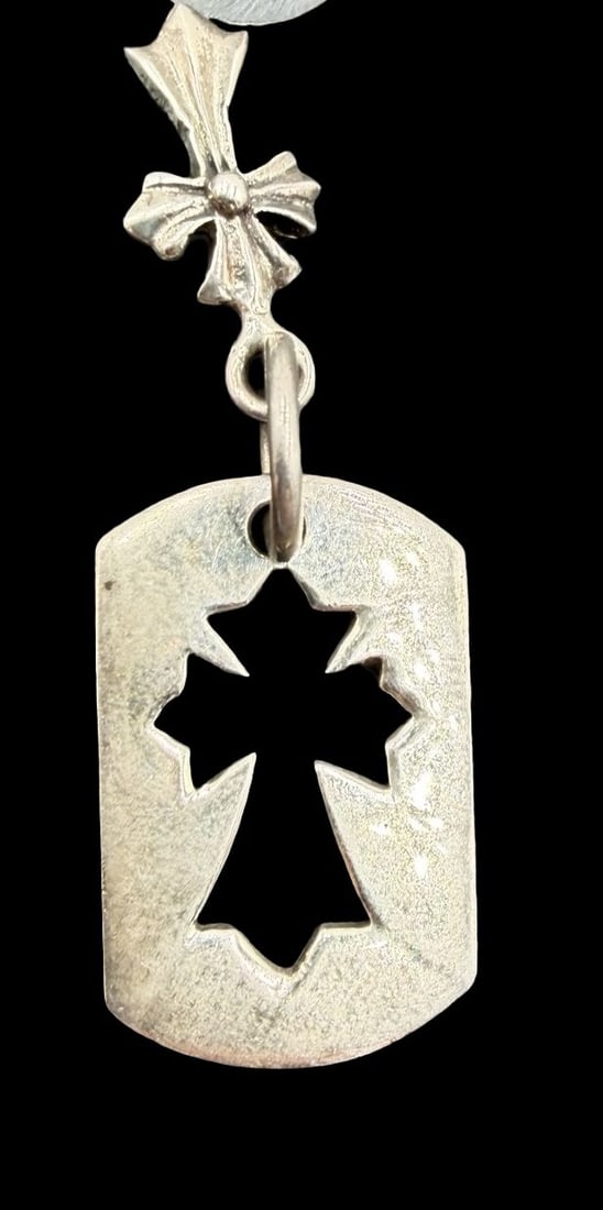 Beautiful Ornate Vintage Sterling Silver Cross Pendant: Good vintage condition w/ patina and wear according to age and use, see pictures. Pendant measures approx. 1 3/4" long and 3/4" wide and weighs ca. 4.8 grams. Tested for Sterling Silver