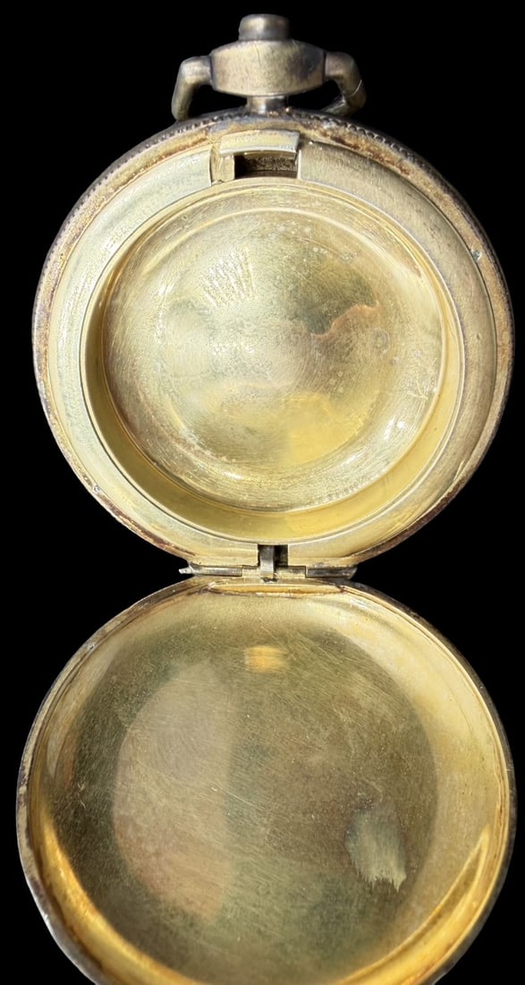 Gorgeous Ornate Vintage Gold Tone Pocket Watch Case: Good vintage condition w/ patina and wear according to age and use, see pictures. Measures approx. 1 1/4" long and 1 1/4" wide and weighs ca. 665.8 grams.