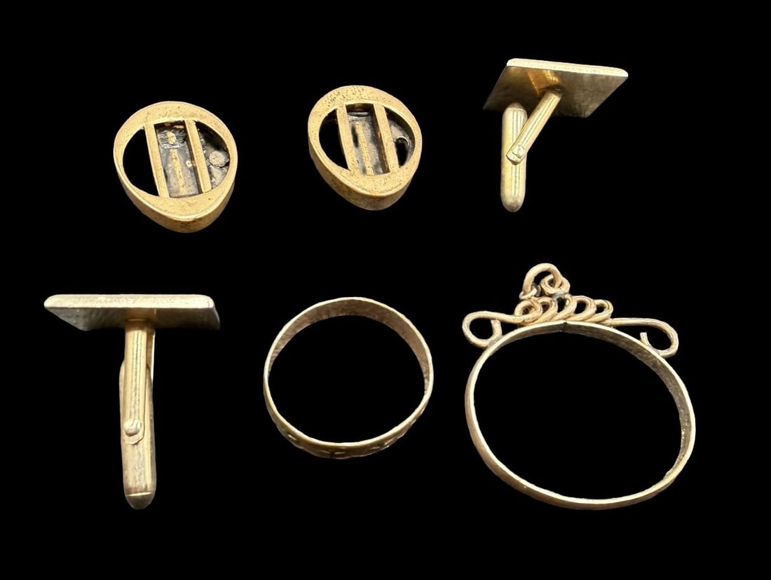 Lot of 6 Various Gold Filled Items: Good vintage condition w/ patina and wear according to age and use, see pictures. 6 Items. 25.4 g.